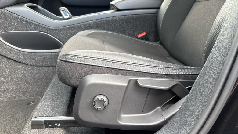 Volvo Xc40 2.0 T4 Momentum 5dr AWD Geartronic Petrol Estate